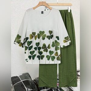 Two pieces outfit, size xl, its new, so comfortable it’s same the picture.